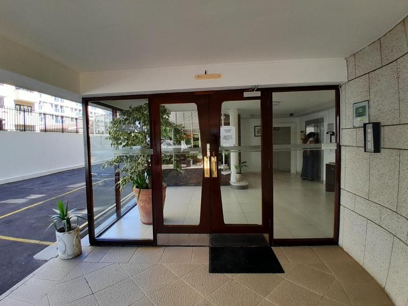 To Let 1 Bedroom Property for Rent in Sea Point Western Cape